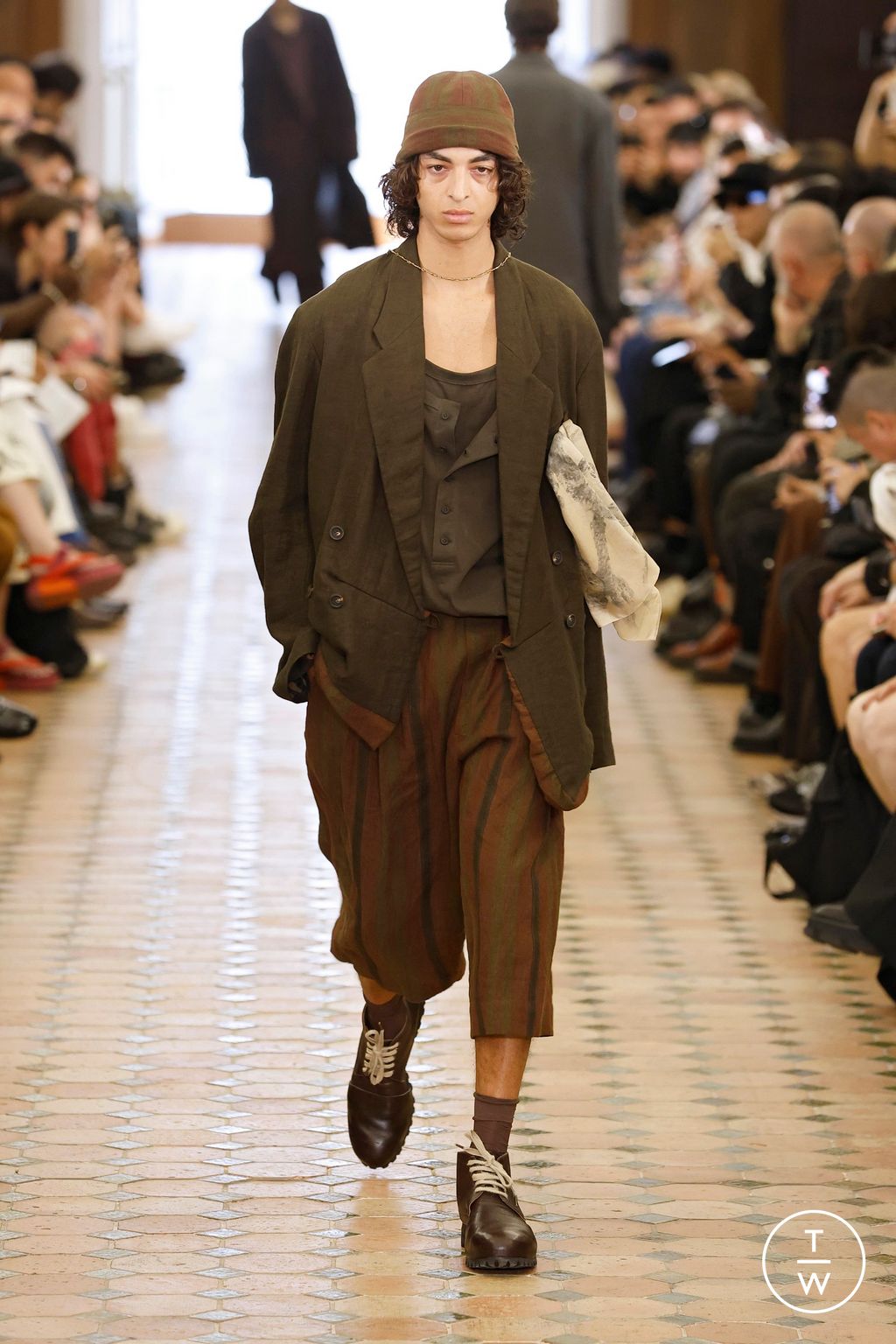 Fashion Week Paris Spring-Summer 2025 look 32 from the Ziggy Chen collection 男装