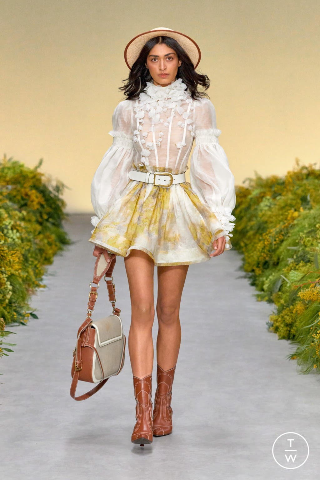 Fashion Week New York Spring/Summer 2021 look 4 from the Zimmermann collection 女装