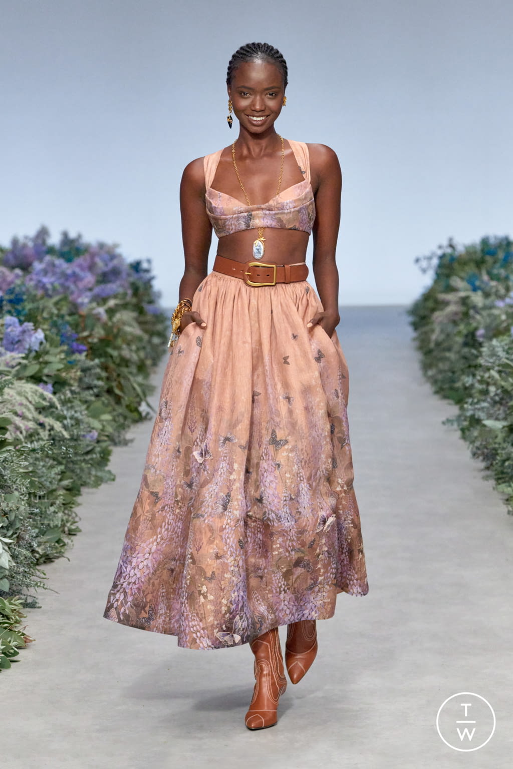 Fashion Week New York Spring/Summer 2021 look 19 from the Zimmermann collection 女装