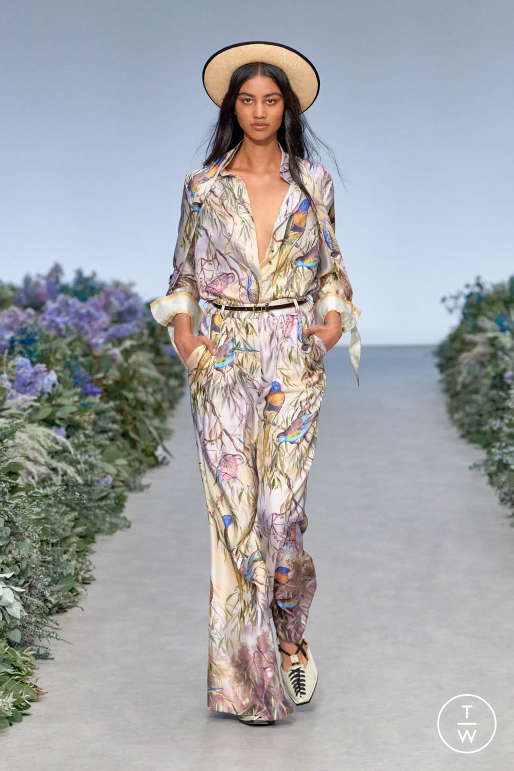 Fashion Week New York Spring/Summer 2021 look 22 from the Zimmermann collection 女装