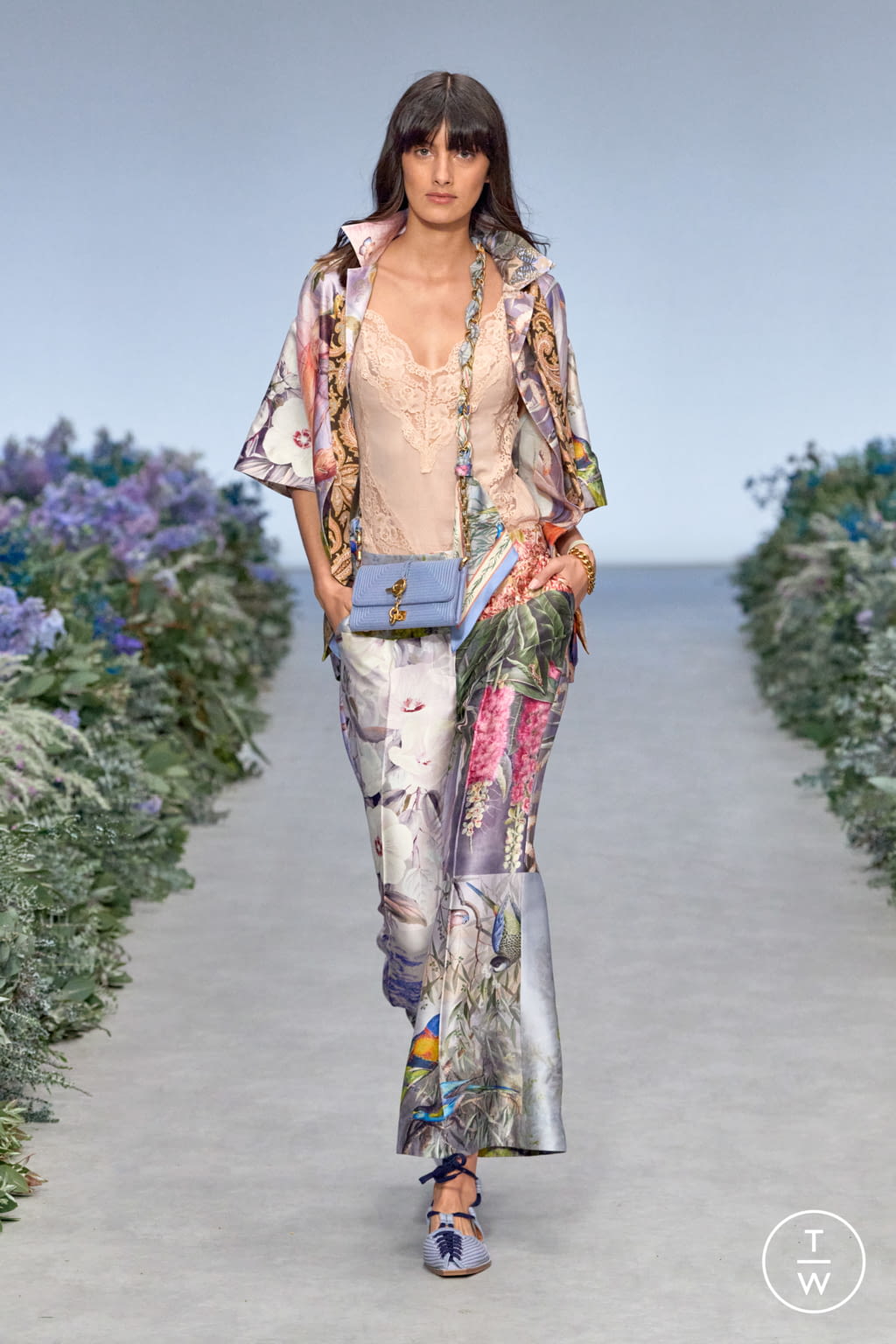 Fashion Week New York Spring/Summer 2021 look 24 from the Zimmermann collection 女装