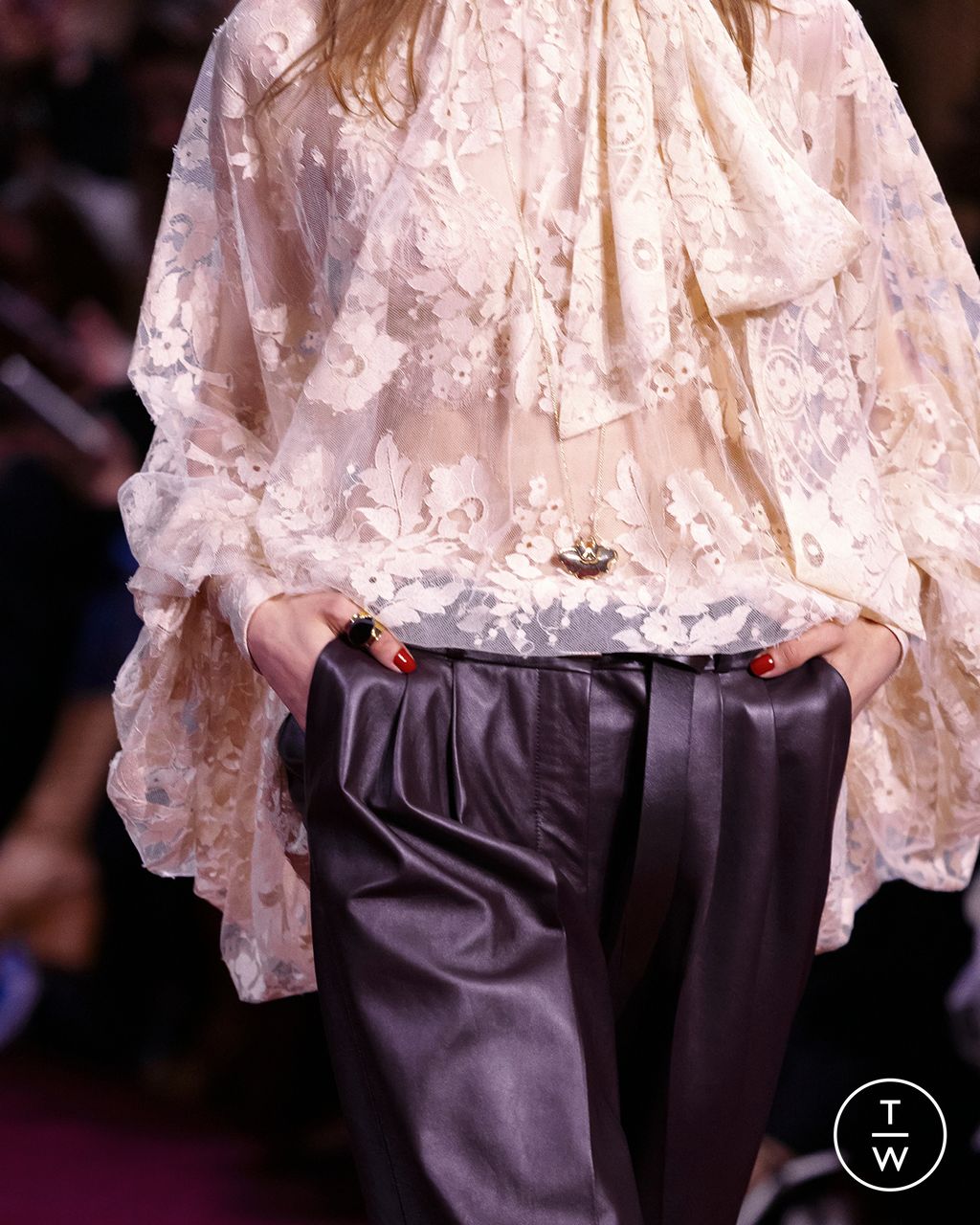 Fashion Week Paris Fall/Winter 2024 look 29 from the Zimmermann collection 女装配饰