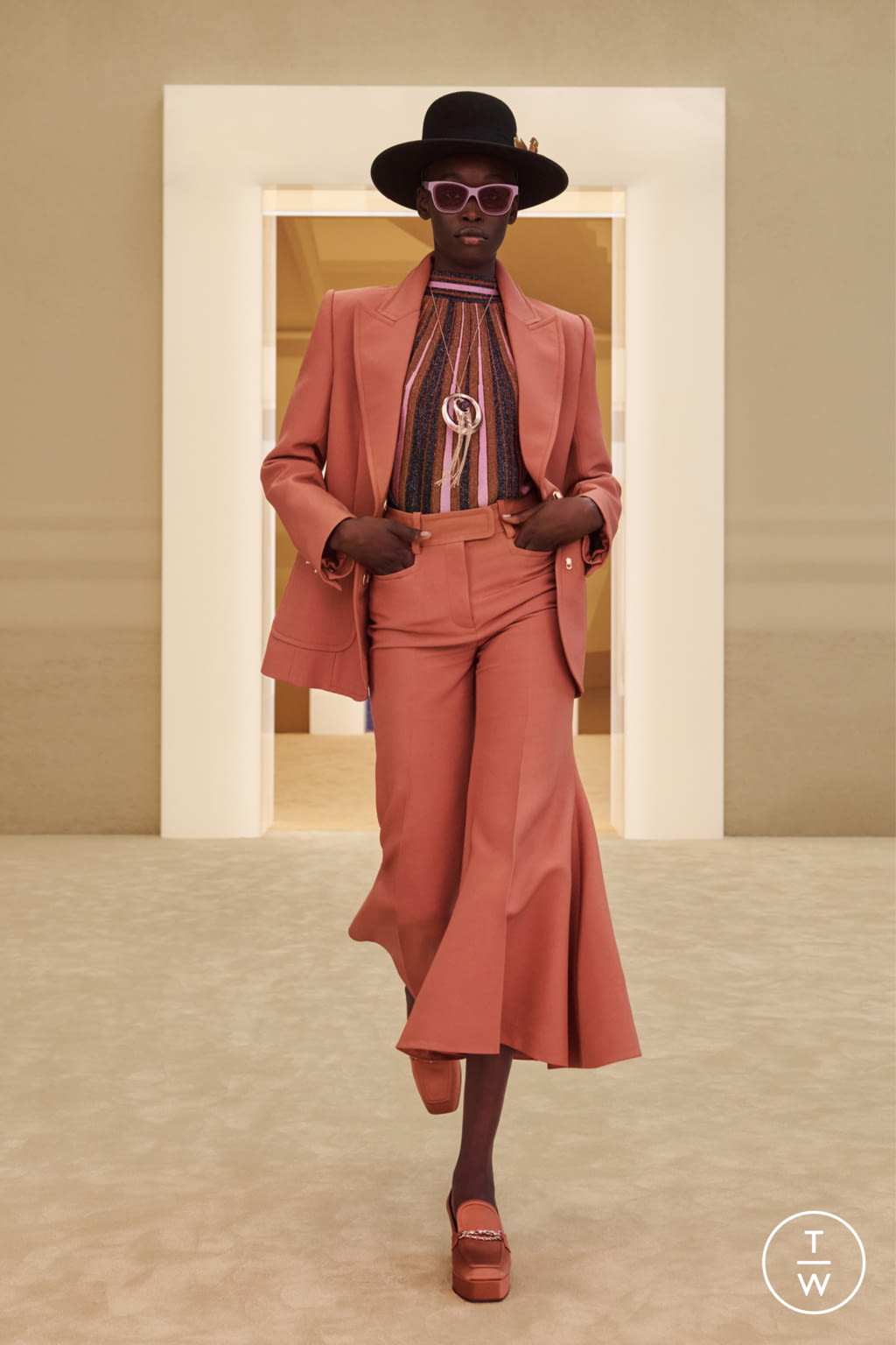 Fashion Week New York Fall/Winter 2022 look 11 de la collection Zimmermann womenswear