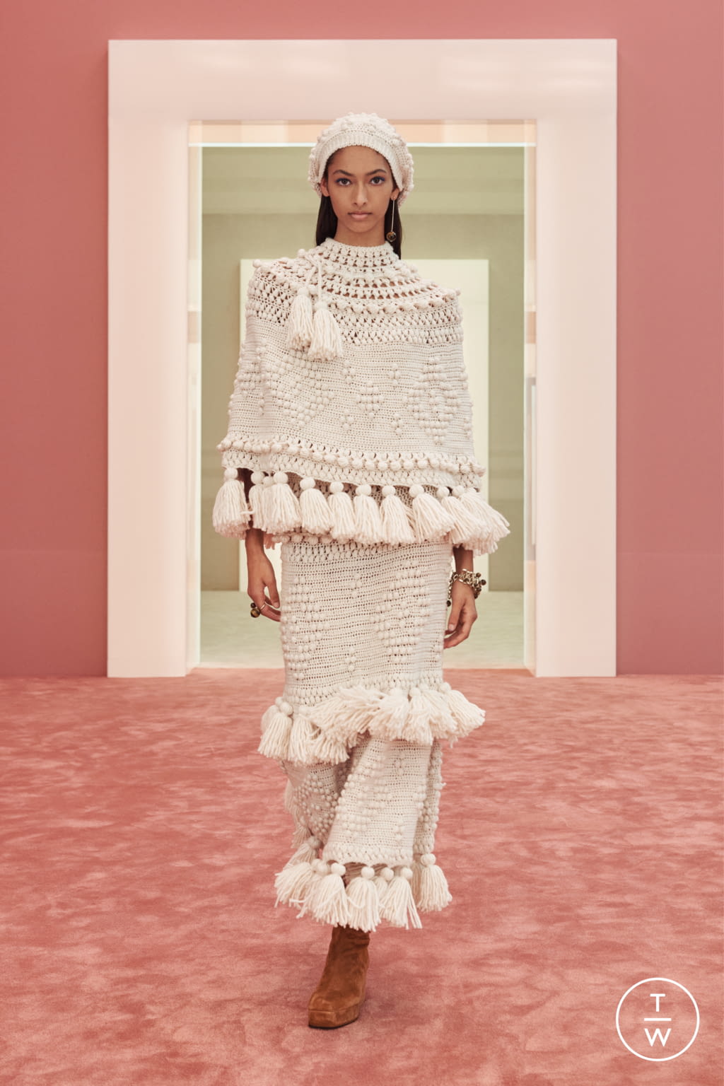Fashion Week New York Fall/Winter 2022 look 23 from the Zimmermann collection 女装
