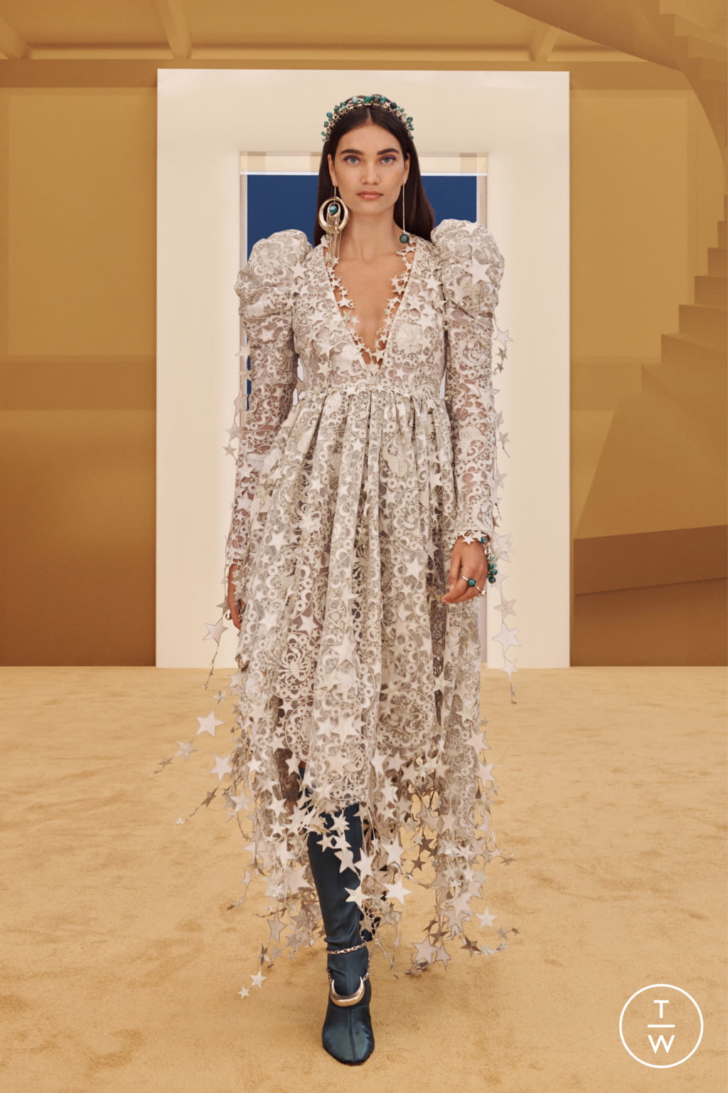 Fashion Week New York Fall/Winter 2022 look 37 from the Zimmermann collection 女装