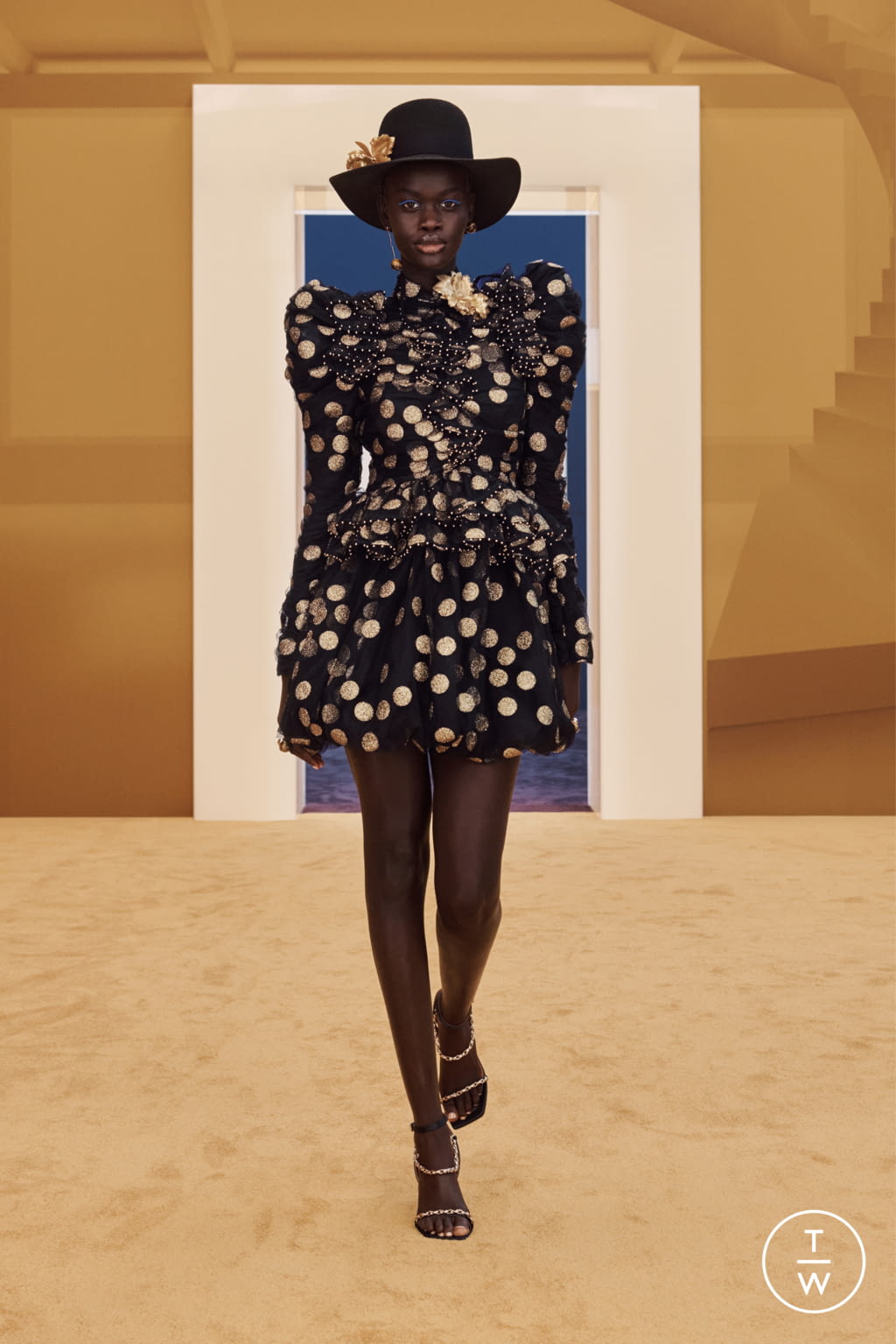 Fashion Week New York Fall/Winter 2022 look 40 from the Zimmermann collection 女装