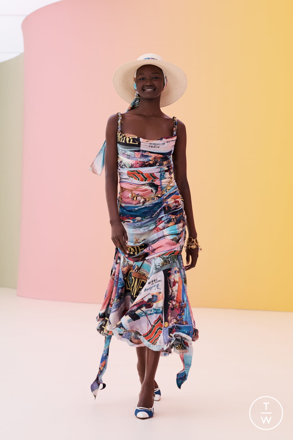 Fashion Week New York Resort 2022 look 2 de la collection Zimmermann womenswear