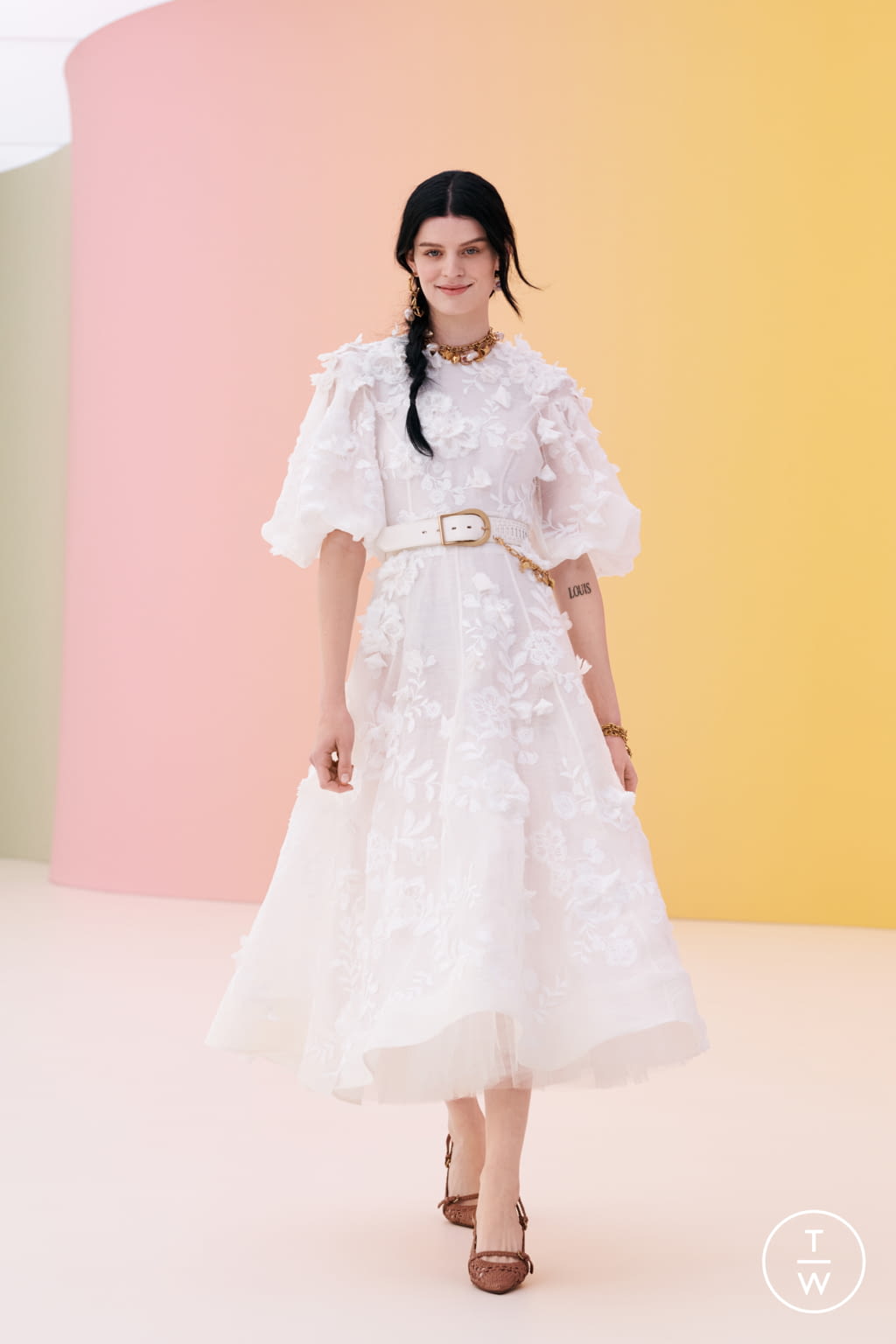 Fashion Week New York Resort 2022 look 27 from the Zimmermann collection 女装
