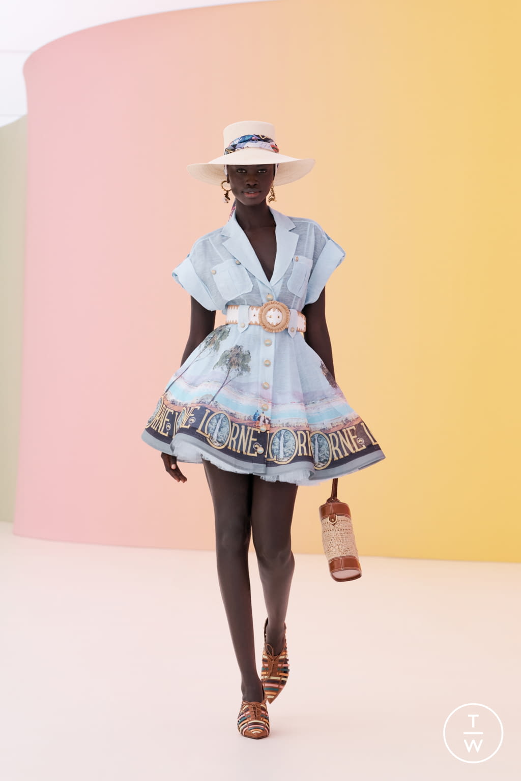 Fashion Week New York Resort 2022 look 29 from the Zimmermann collection 女装