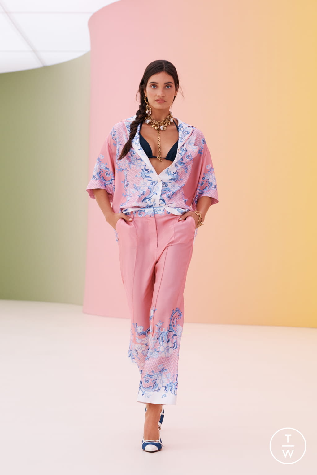 Fashion Week New York Resort 2022 look 30 from the Zimmermann collection 女装
