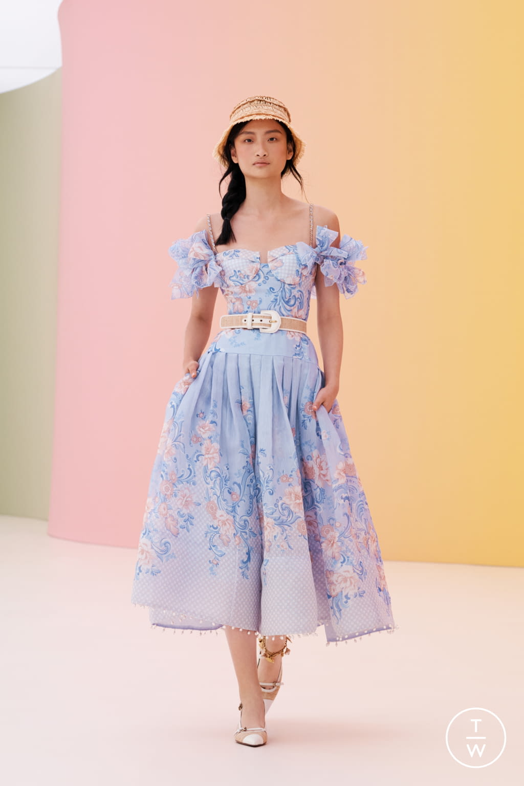 Fashion Week New York Resort 2022 look 34 from the Zimmermann collection 女装