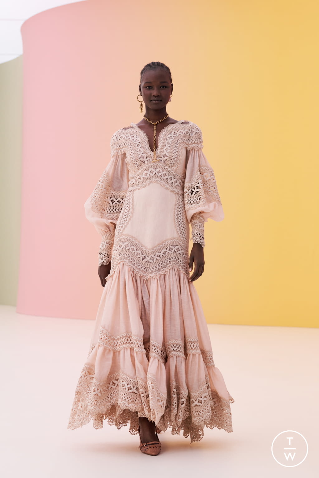 Fashion Week New York Resort 2022 look 43 from the Zimmermann collection 女装
