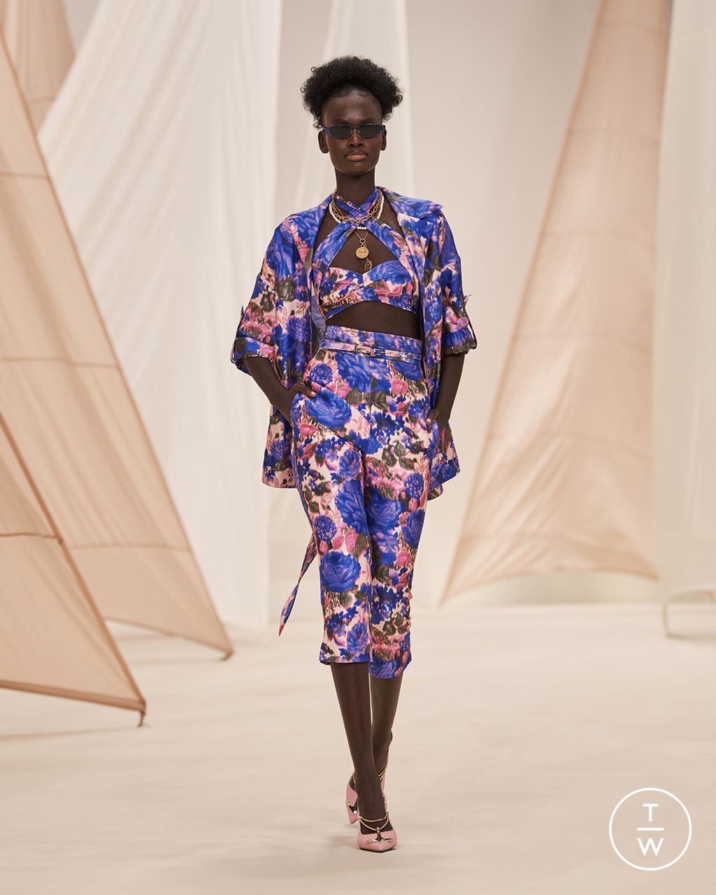 Fashion Week New York Resort 2023 look 20 from the Zimmermann collection 女装