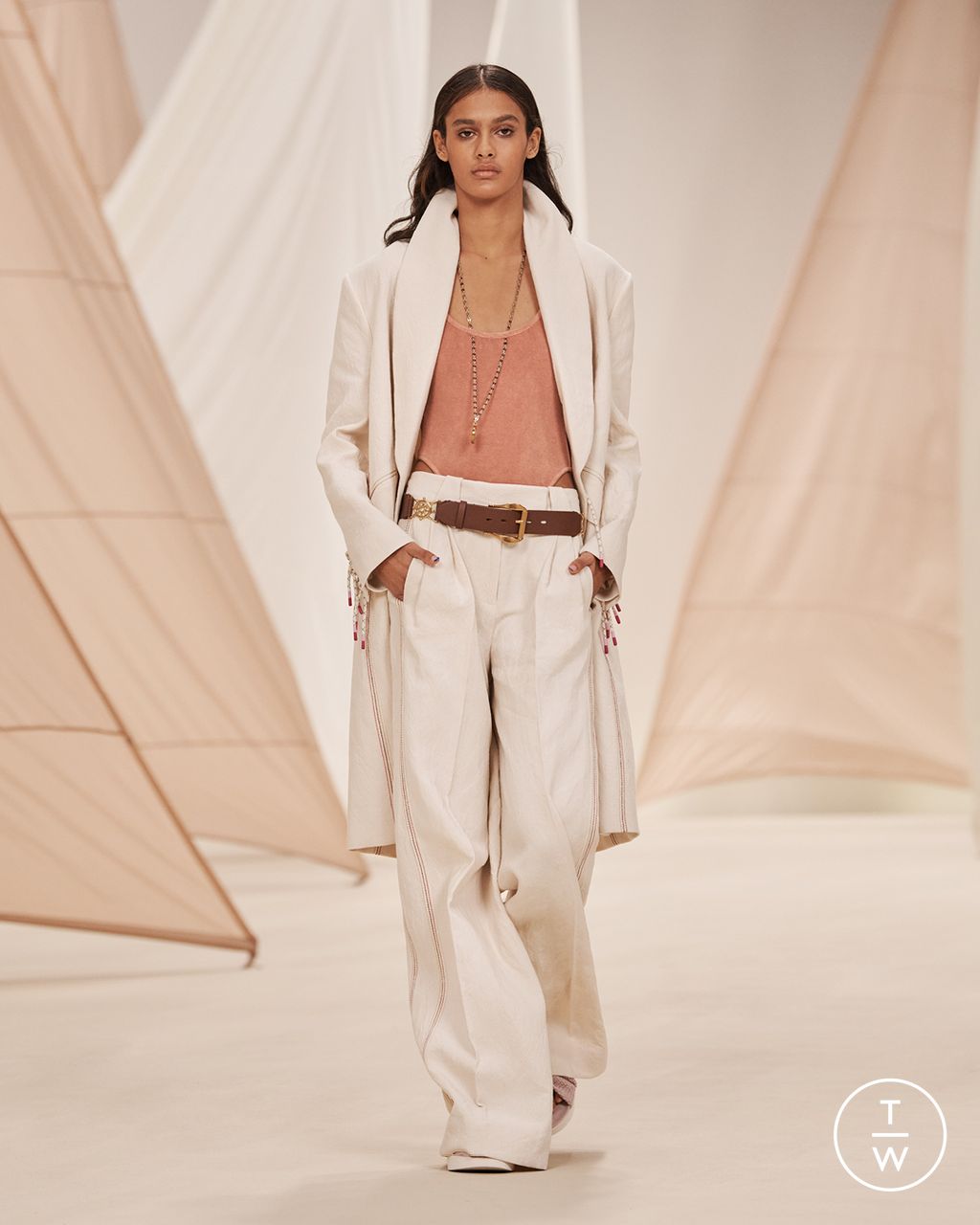 Fashion Week New York Resort 2023 look 28 from the Zimmermann collection 女装