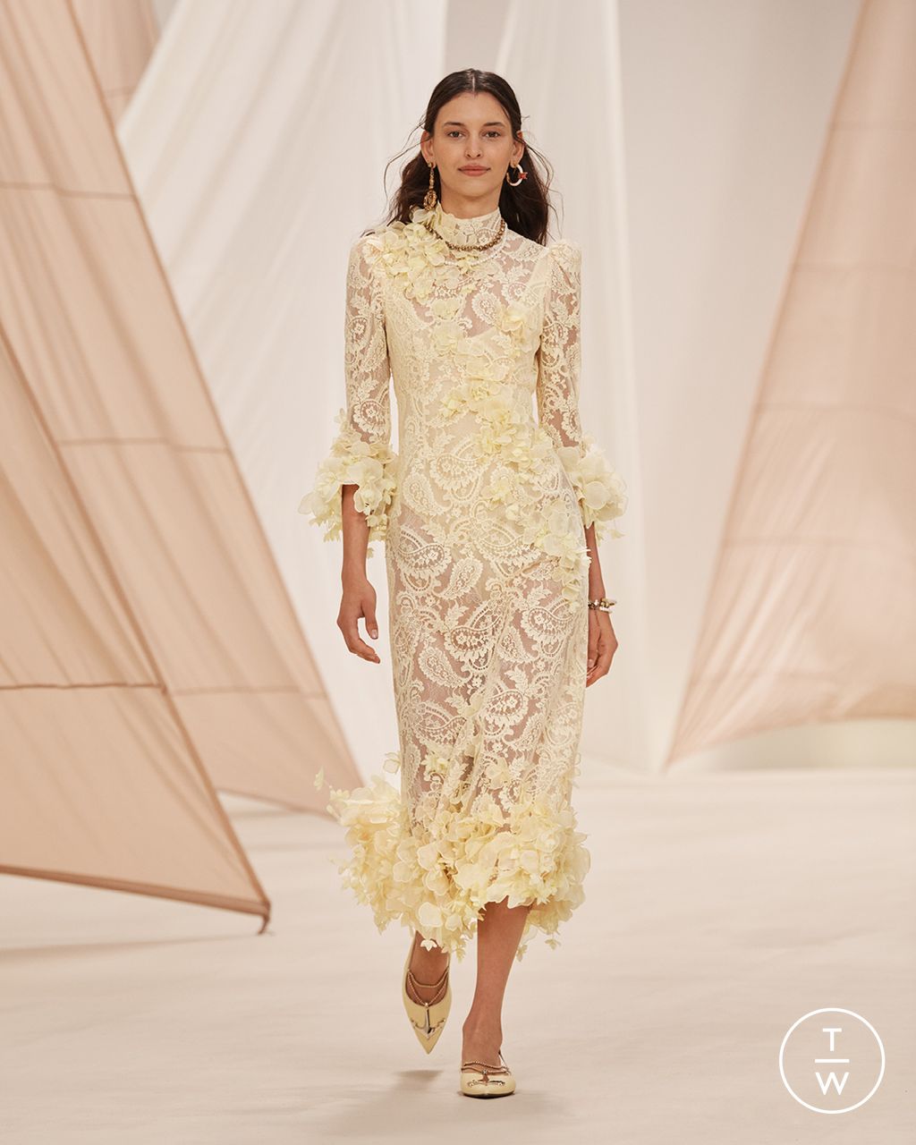 Fashion Week New York Resort 2023 look 38 from the Zimmermann collection 女装