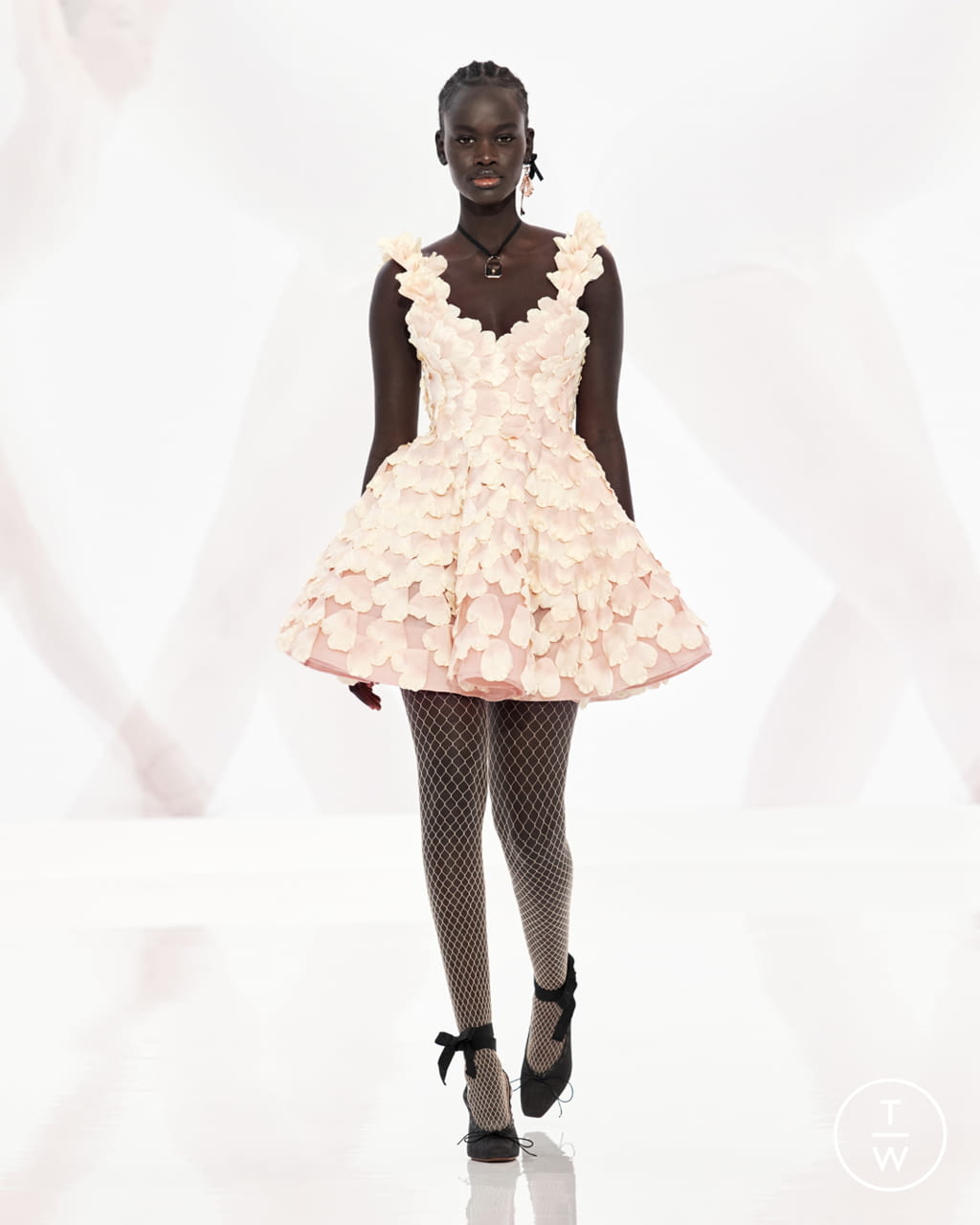 Fashion Week New York Spring/Summer 2022 look 25 from the Zimmermann collection womenswear