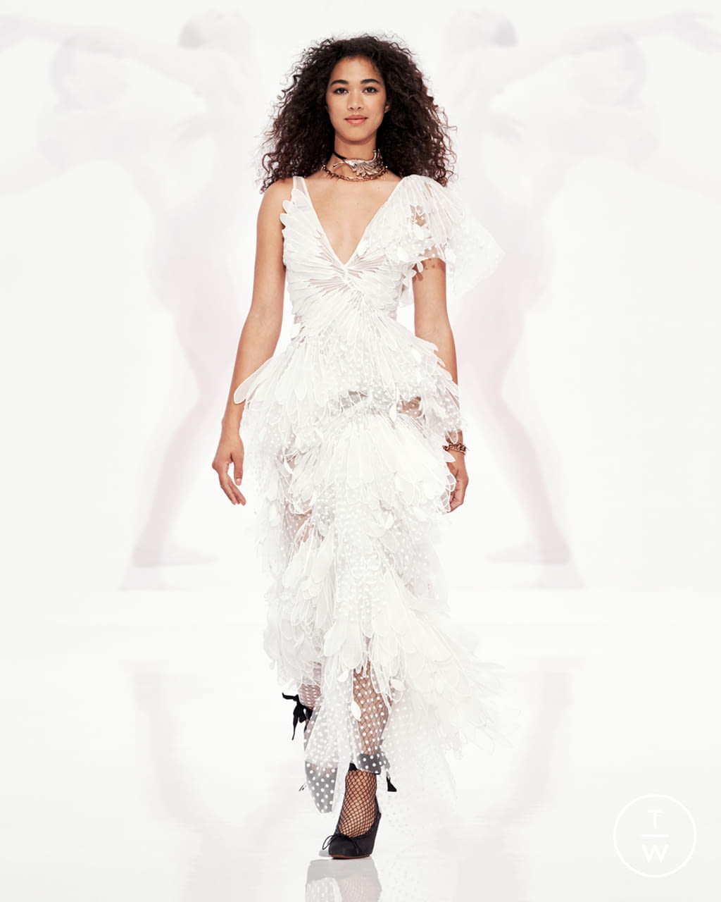 Fashion Week New York Spring/Summer 2022 look 32 from the Zimmermann collection 女装