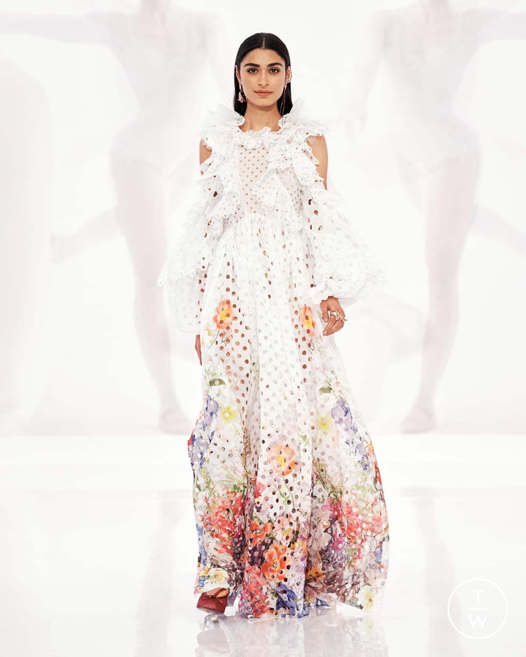 Fashion Week New York Spring/Summer 2022 look 37 from the Zimmermann collection womenswear