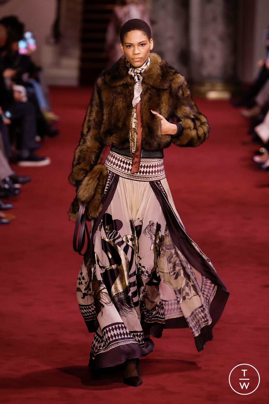 Fashion Week Paris Fall/Winter 2024 look 2 from the Zimmermann collection 女装