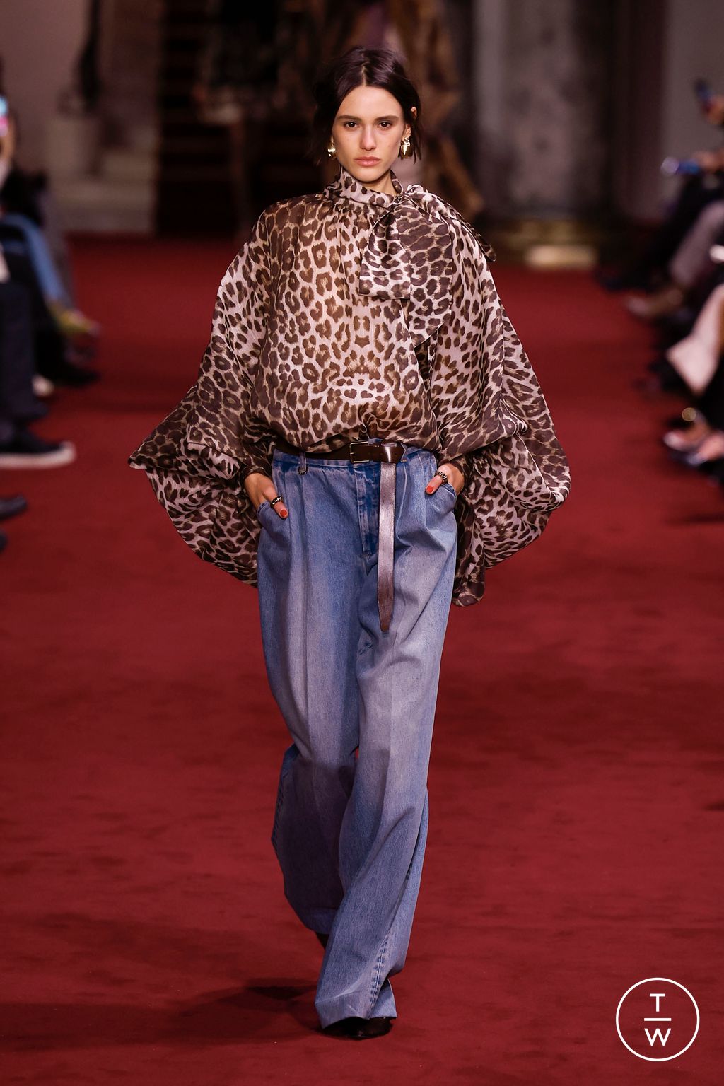 Fashion Week Paris Fall/Winter 2024 look 5 from the Zimmermann collection 女装