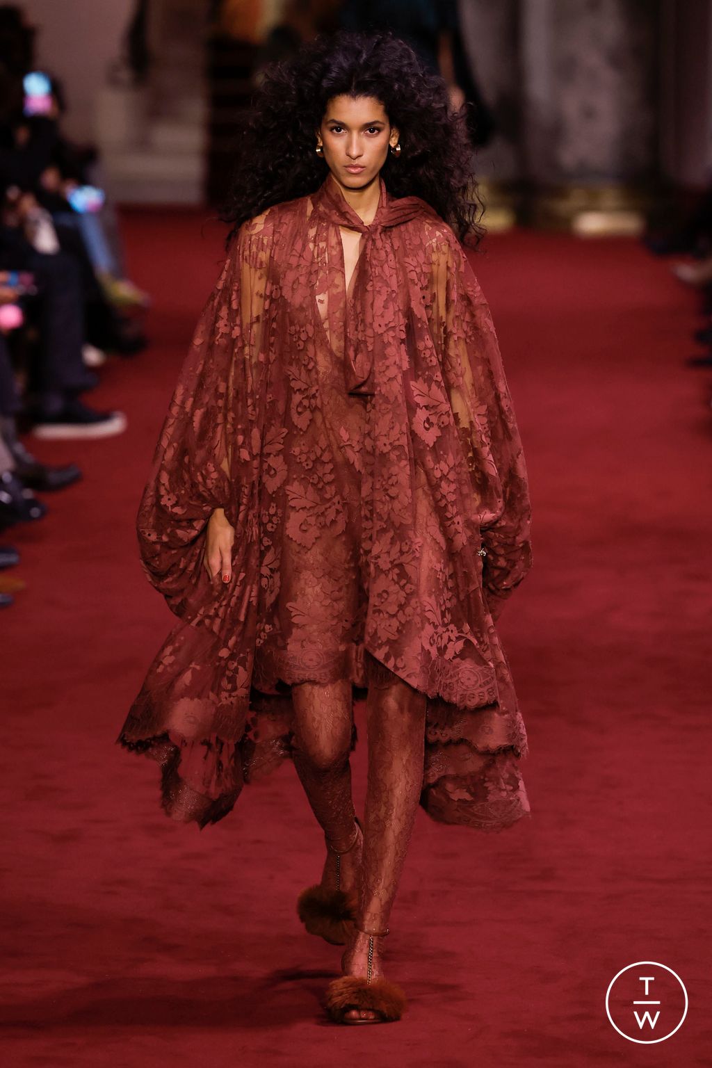 Fashion Week Paris Fall/Winter 2024 look 8 from the Zimmermann collection 女装