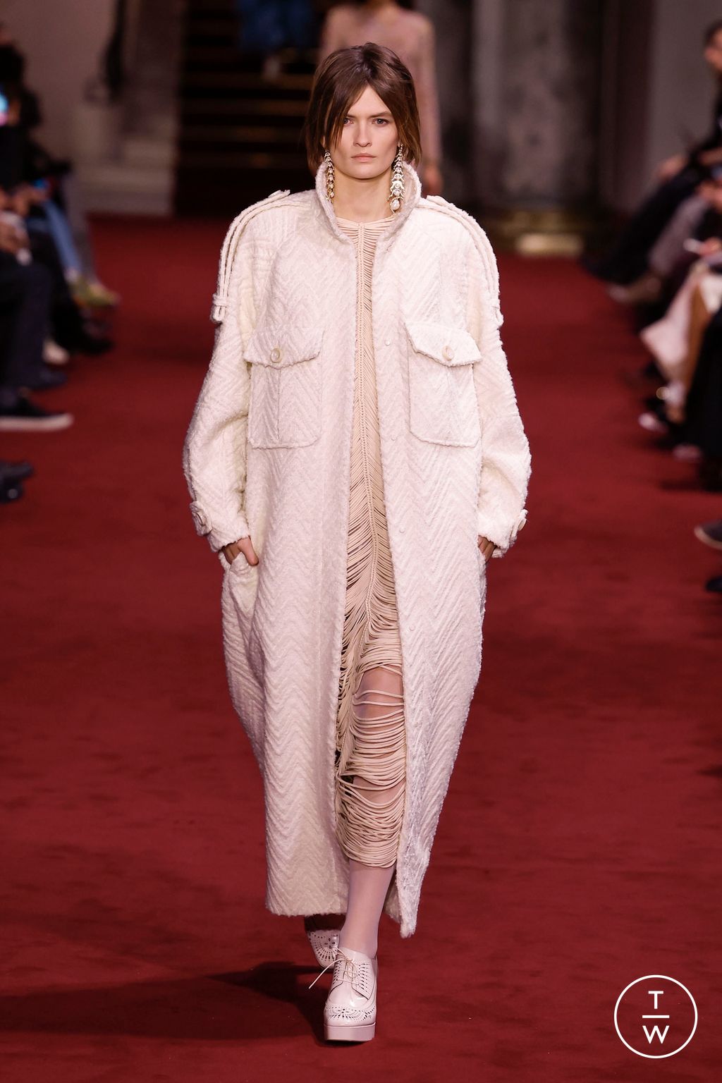 Fashion Week Paris Fall/Winter 2024 look 28 from the Zimmermann collection 女装