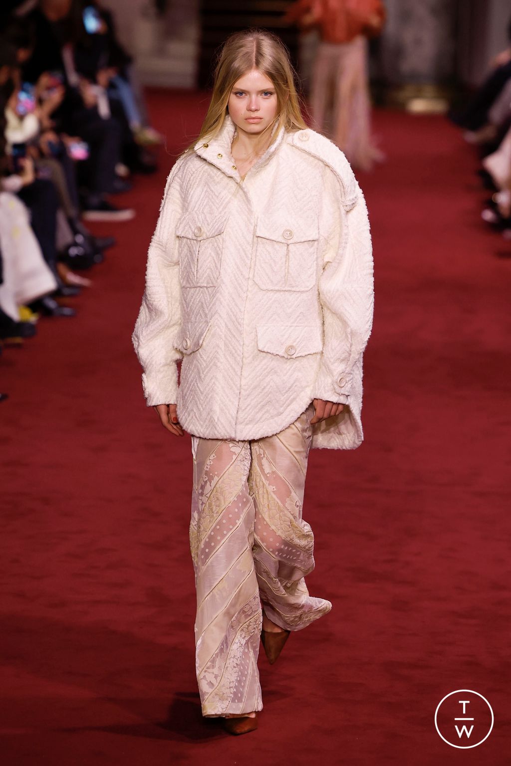 Fashion Week Paris Fall/Winter 2024 look 31 from the Zimmermann collection 女装