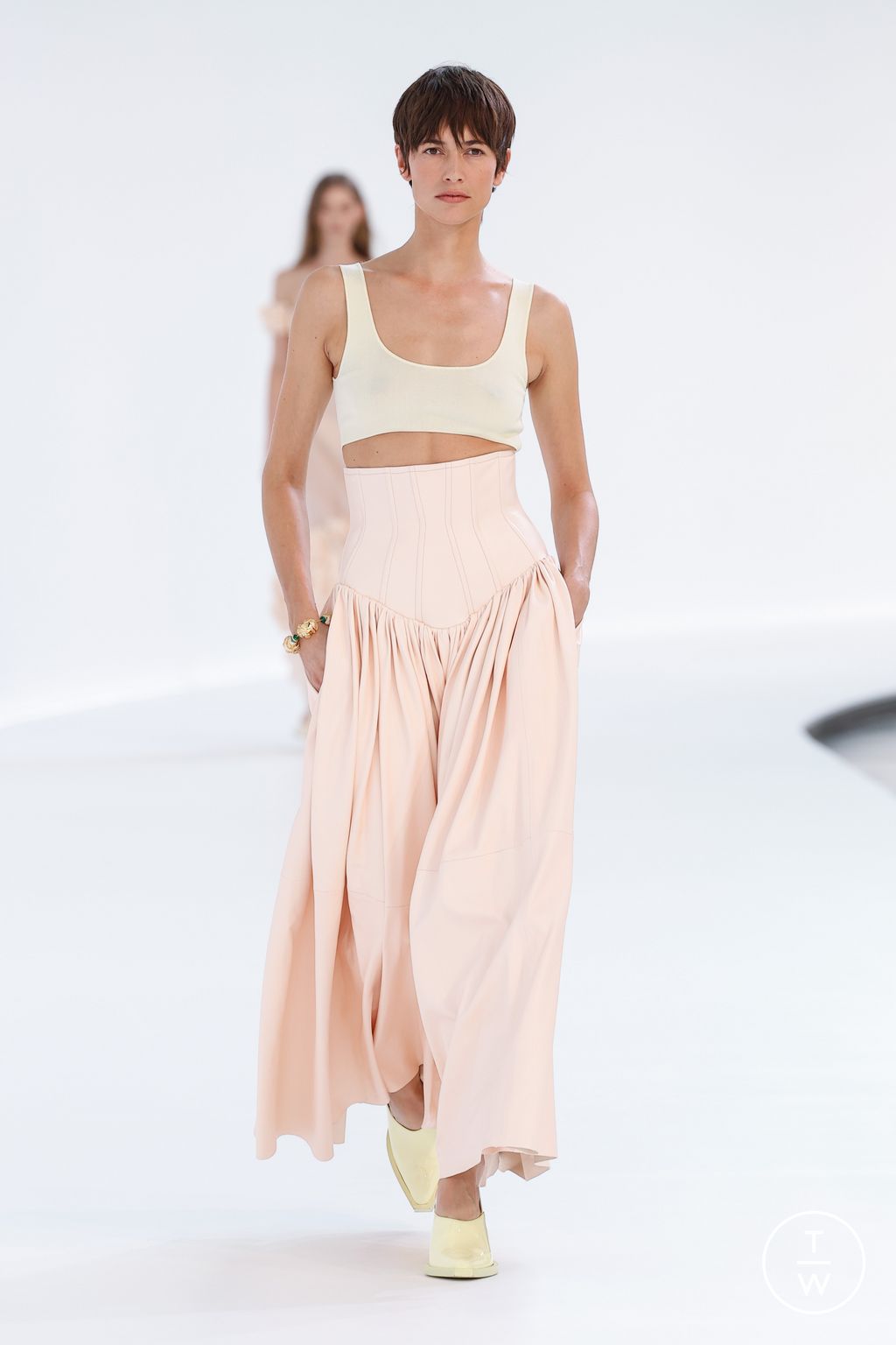 Fashion Week Paris Spring/Summer 2024 look 10 from the Zimmermann collection 女装