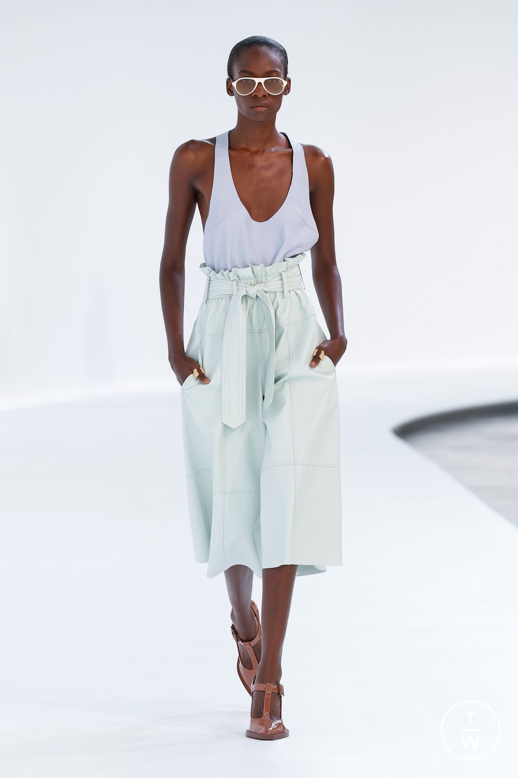 Fashion Week Paris Spring/Summer 2024 look 19 from the Zimmermann collection 女装