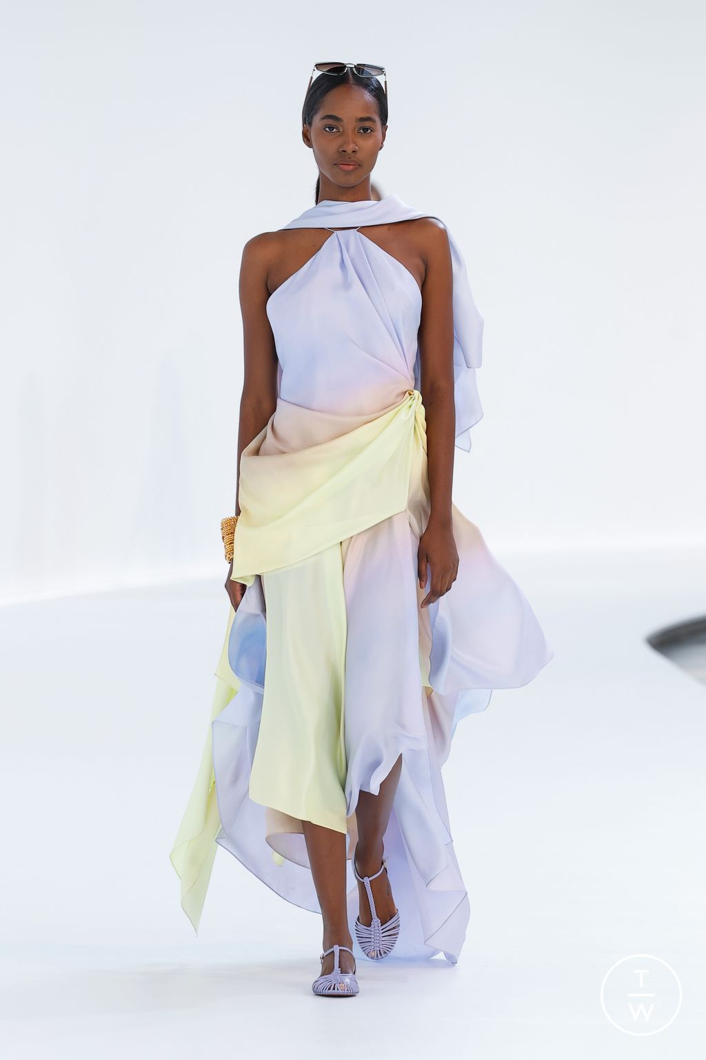 Fashion Week Paris Spring/Summer 2024 look 32 from the Zimmermann collection 女装
