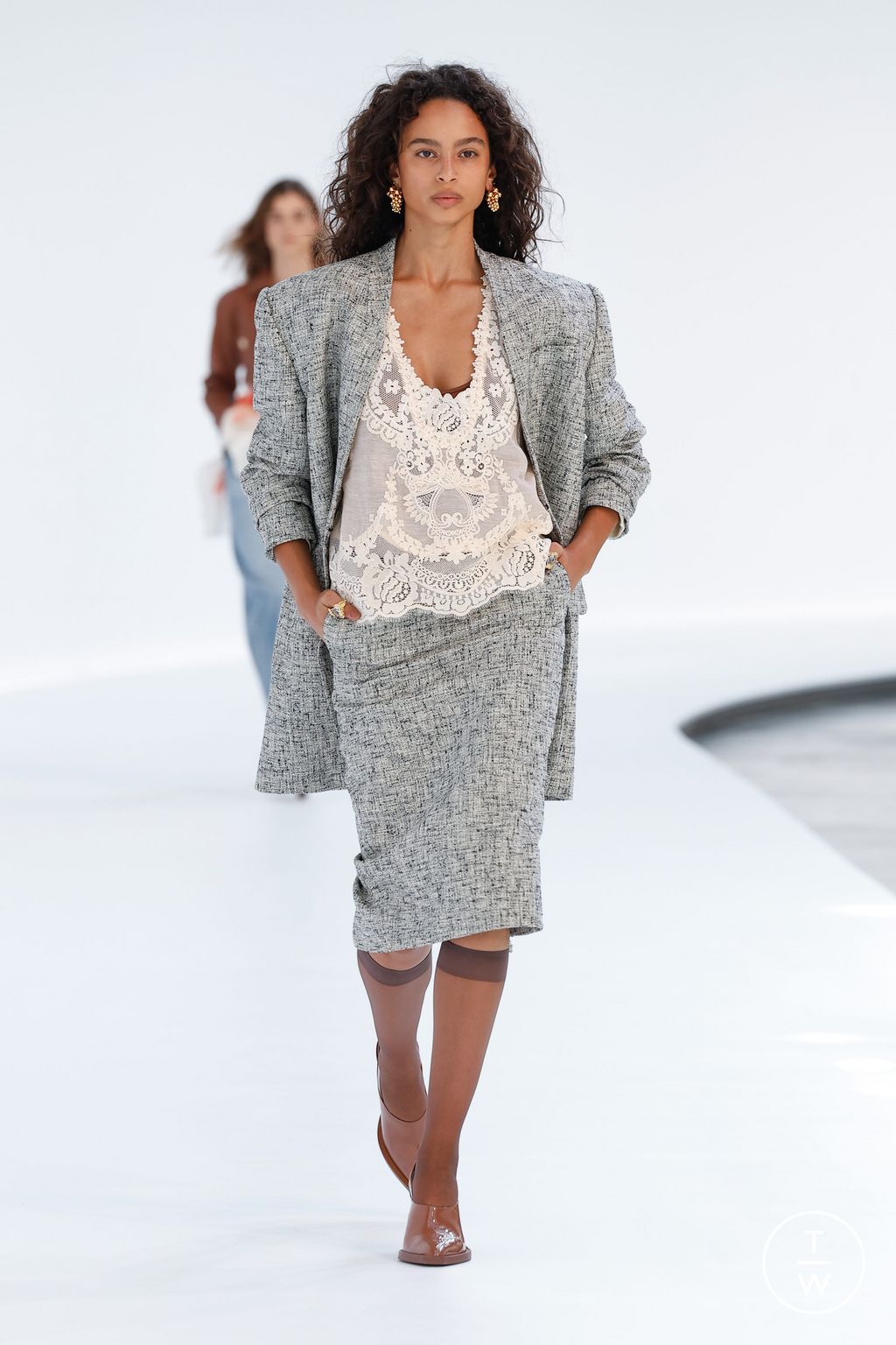 Fashion Week Paris Spring/Summer 2024 look 39 from the Zimmermann collection 女装