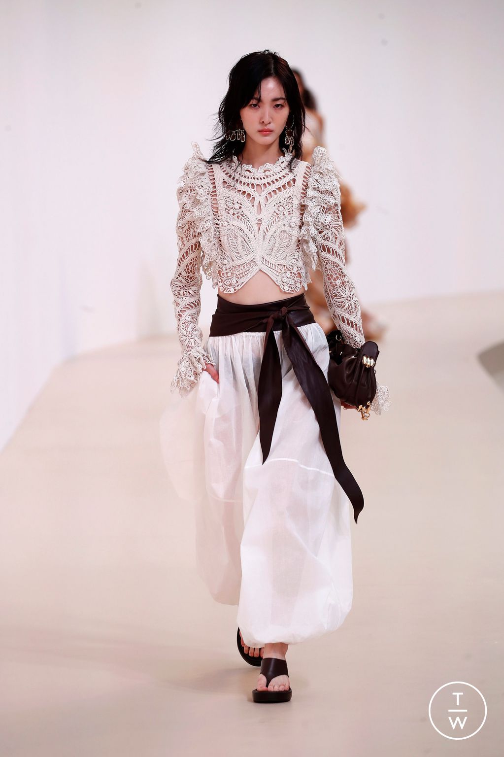 Fashion Week Paris Spring/Summer 2025 look 12 from the Zimmermann collection 女装