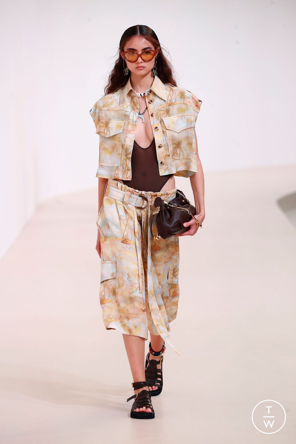 Fashion Week Paris Spring/Summer 2025 look 18 from the Zimmermann collection 女装