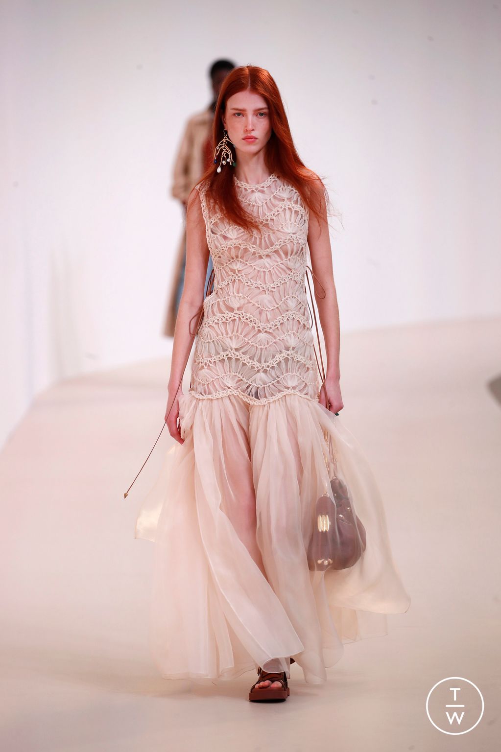 Fashion Week Paris Spring/Summer 2025 look 29 from the Zimmermann collection 女装