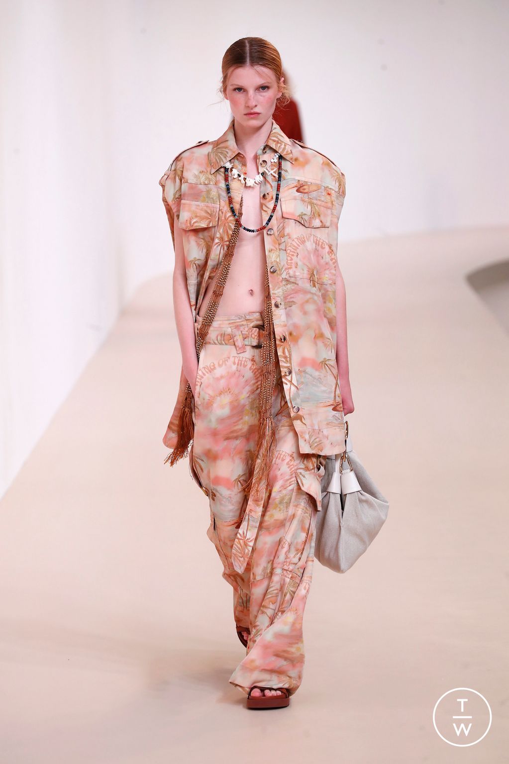 Fashion Week Paris Spring/Summer 2025 look 31 from the Zimmermann collection 女装