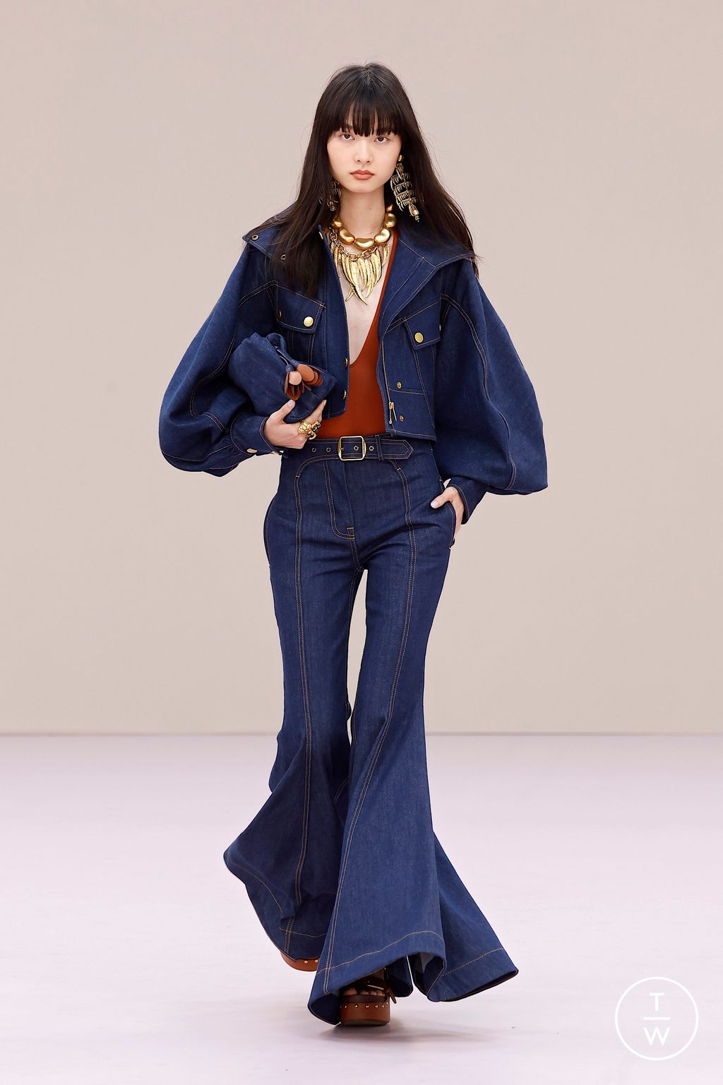 Fashion Week Paris Spring/Summer 2026 look 34 from the Zimmermann collection womenswear