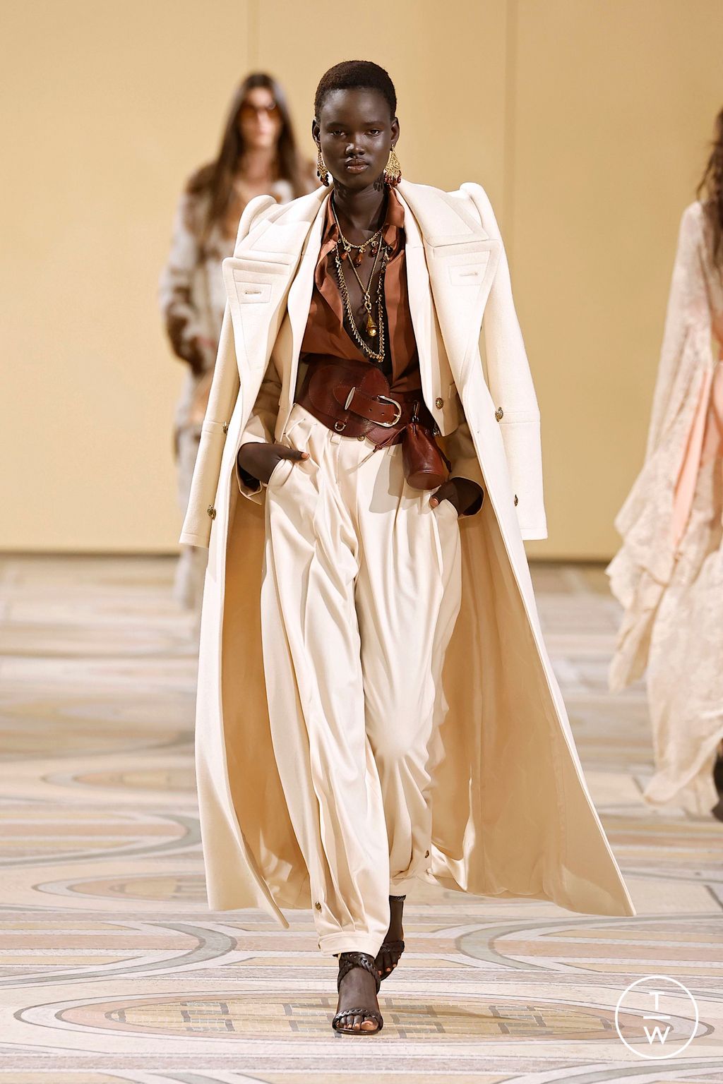 Fashion Week Paris Fall/Winter 2025 look 3 from the Zimmermann collection 女装