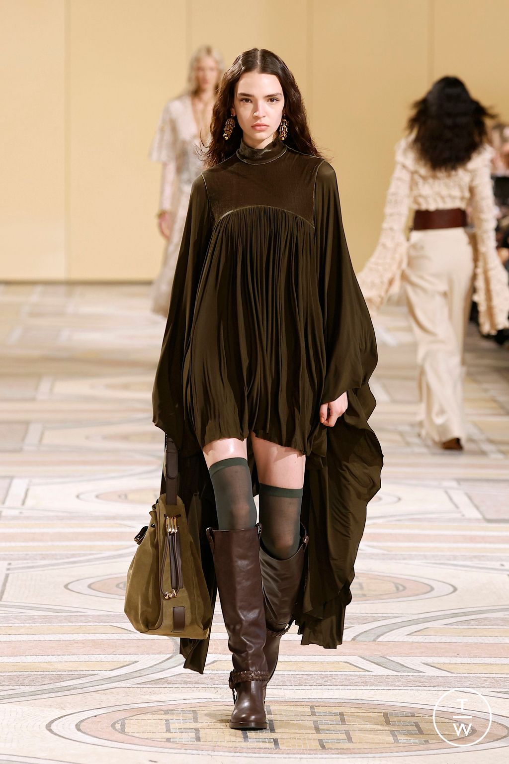 Fashion Week Paris Fall/Winter 2025 look 20 from the Zimmermann collection womenswear