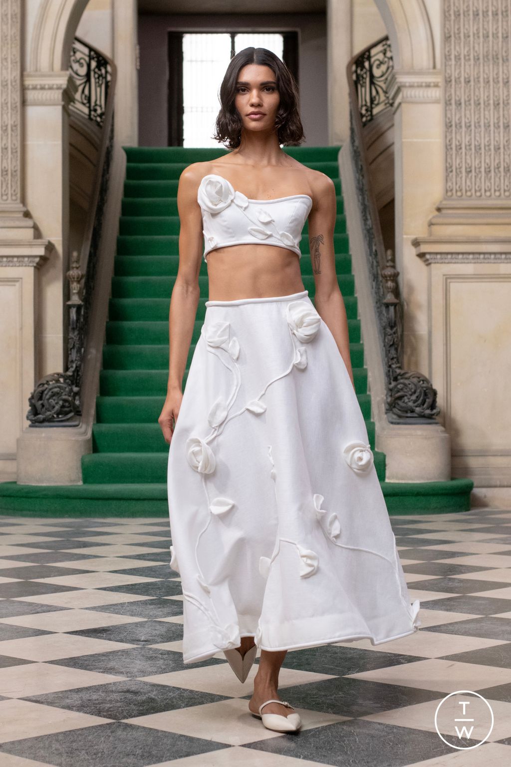 Fashion Week Paris Resort 2024 look 6 from the Zimmermann collection 女装