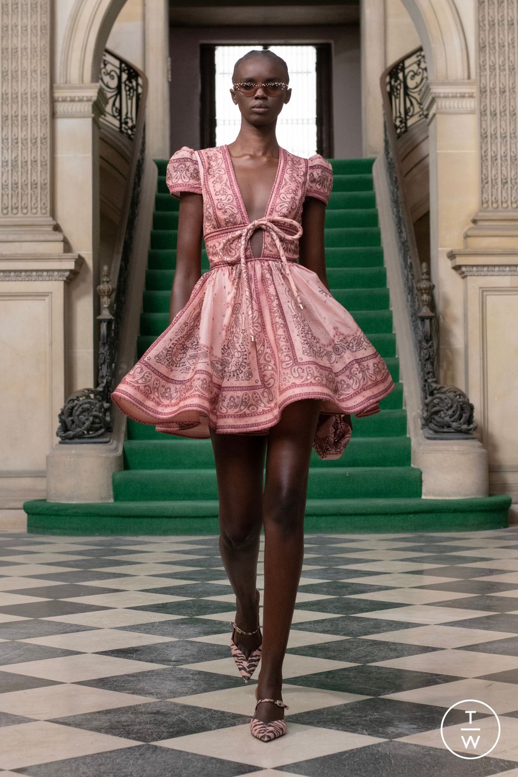 Fashion Week Paris Resort 2024 look 13 from the Zimmermann collection 女装