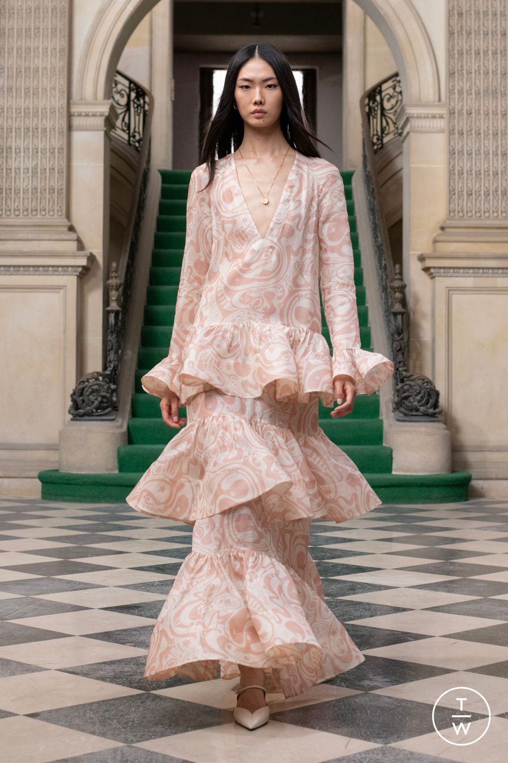 Fashion Week Paris Resort 2024 look 18 from the Zimmermann collection 女装