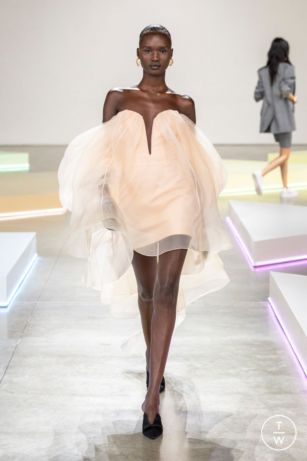 Fashion Week Paris Resort 2025 look 40 from the Zimmermann collection womenswear