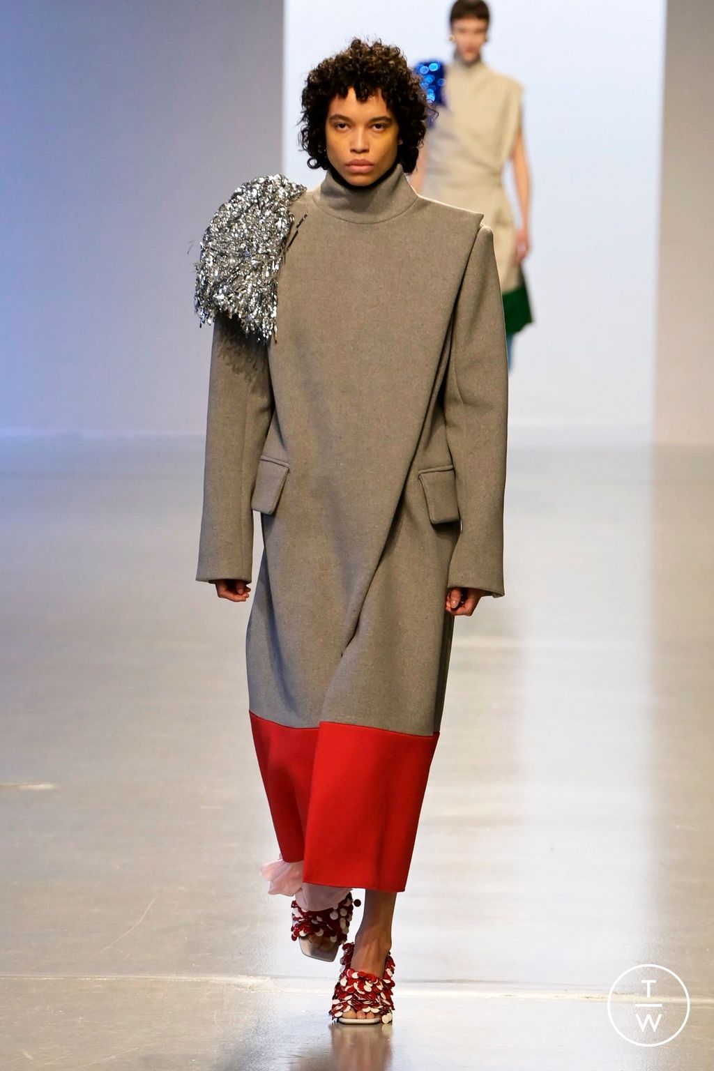 Fashion Week Paris Fall/Winter 2024 look 1 de la collection Zomer womenswear