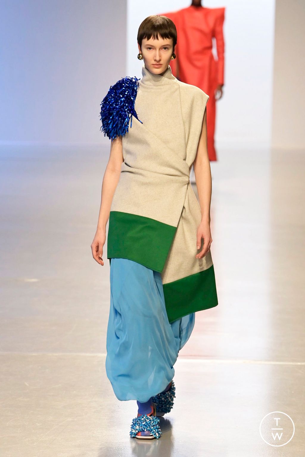 Fashion Week Paris Fall/Winter 2024 look 2 de la collection Zomer womenswear