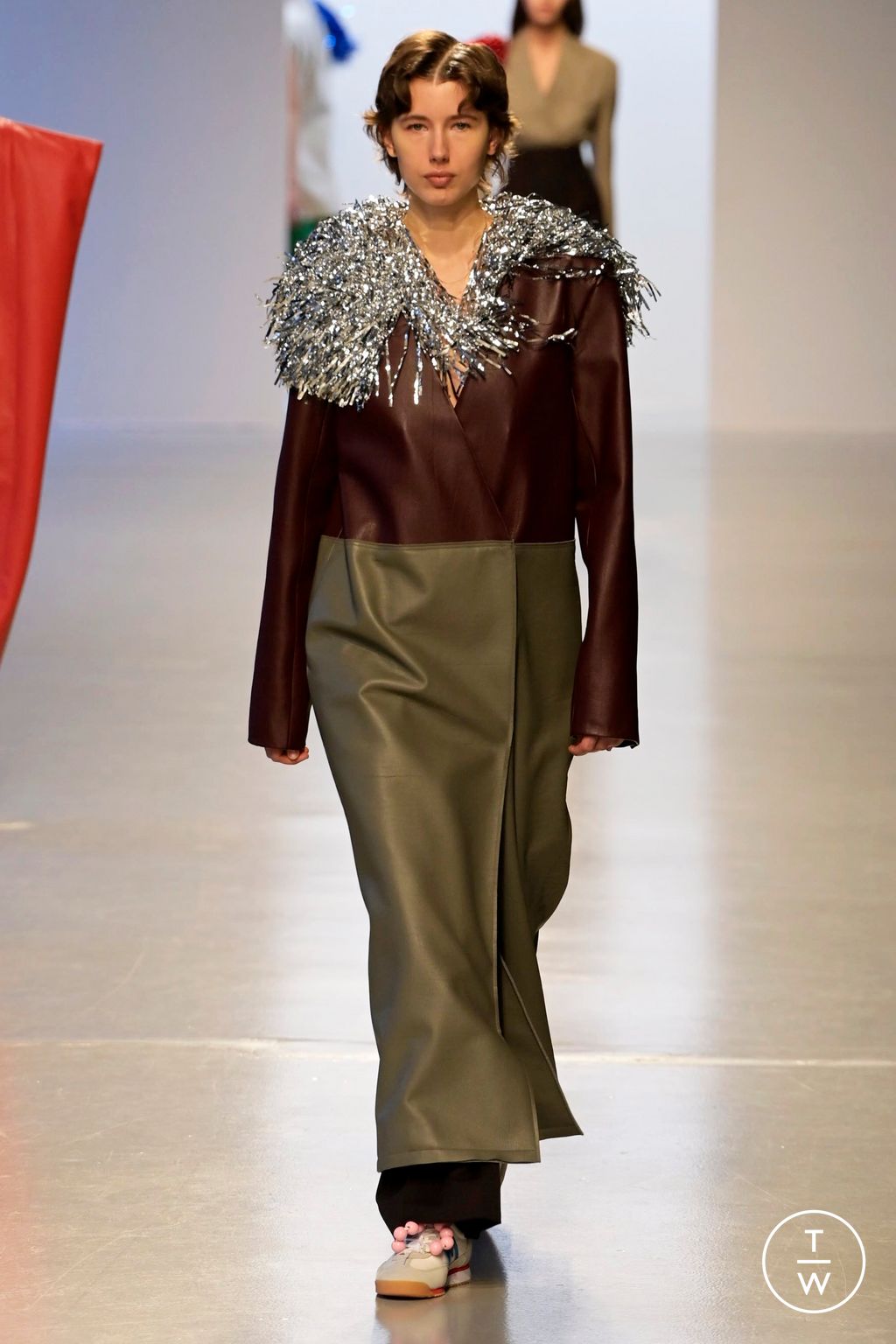 Fashion Week Paris Fall/Winter 2024 look 5 de la collection Zomer womenswear