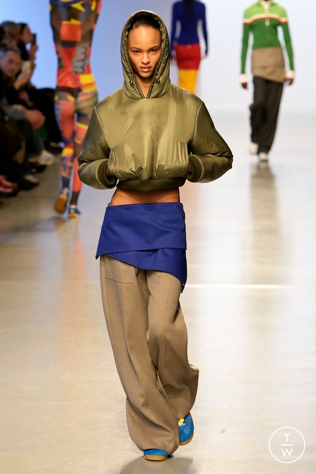Fashion Week Paris Fall/Winter 2024 look 17 de la collection Zomer womenswear