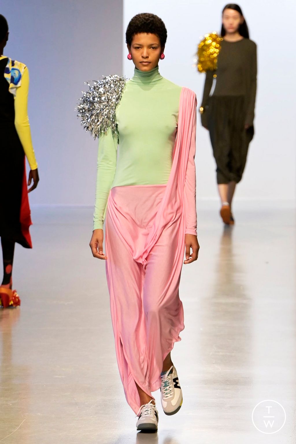 Fashion Week Paris Fall/Winter 2024 look 25 from the Zomer collection womenswear