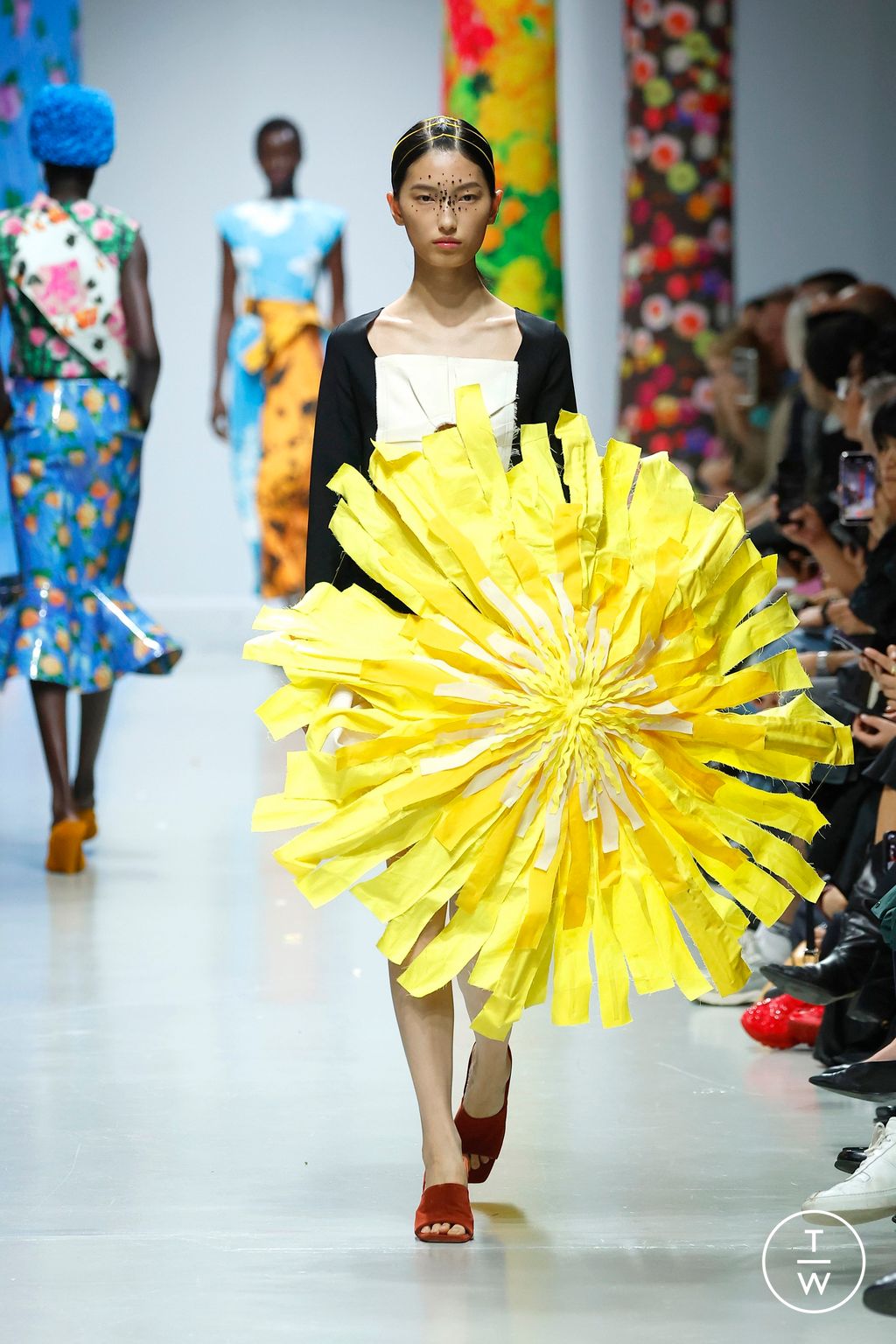 Fashion Week Paris Spring/Summer 2025 look 17 from the Zomer collection 女装