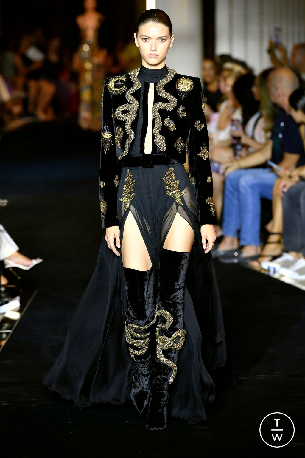 Fashion Week Paris Fall/Winter 2022 look 2 from the Zuhair Murad collection couture