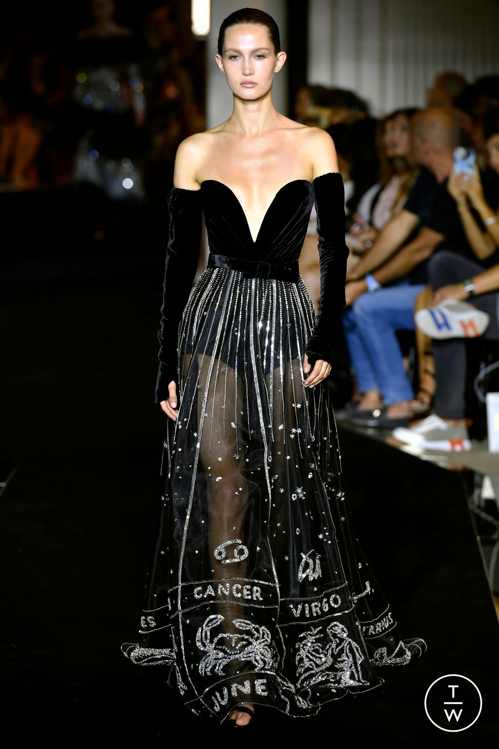 Fashion Week Paris Fall/Winter 2022 look 31 from the Zuhair Murad collection couture